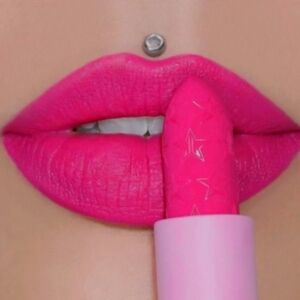 🩷NIB Jeffree Star Velvet Trap Hot Commodity Matte Finish Lipstick🩷